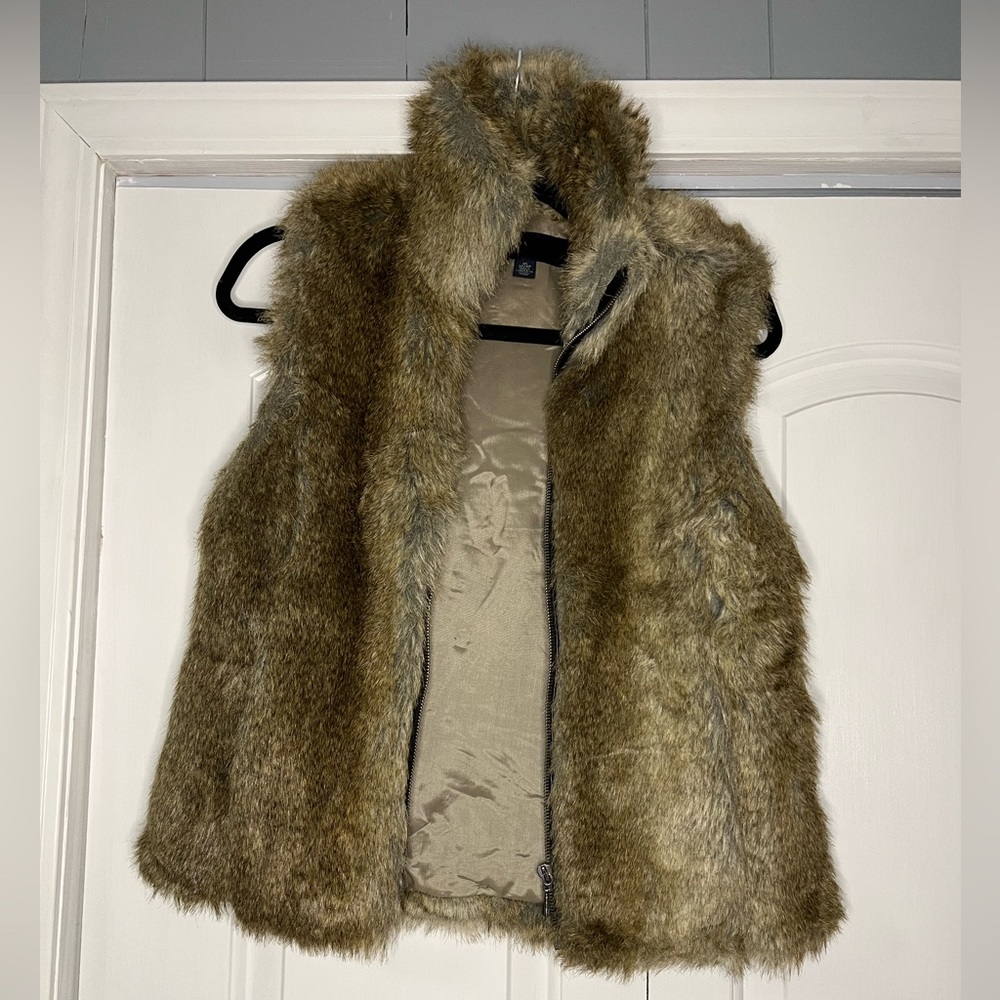 Tommy Hilfiger faux fur vest size XS.